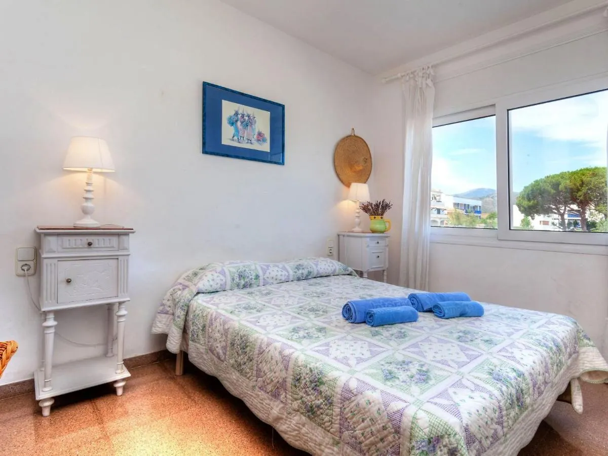 Apartment Maritim II Llanca Spain